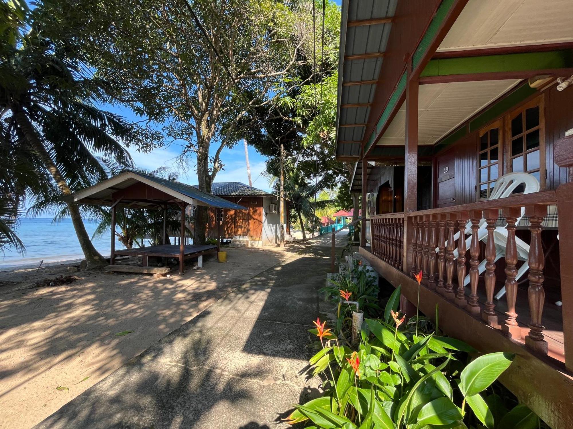 Sri Sentosa Chalet Kampong Mukut Eksteriør billede